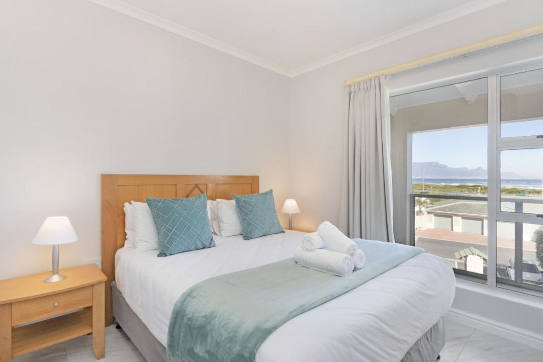 Main Bedroom Table Mountain View